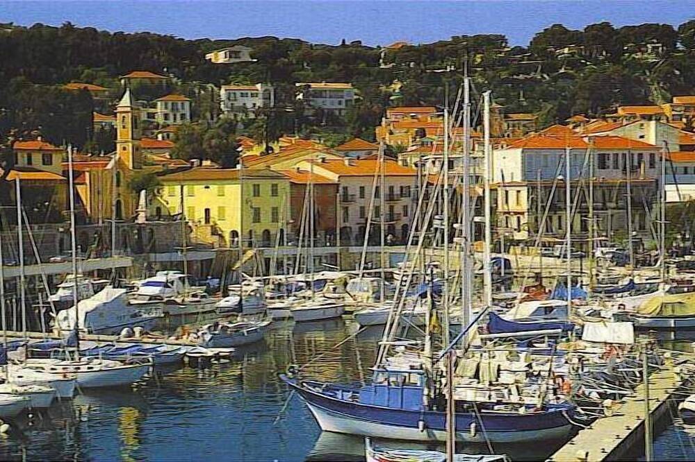 Appartement entier, 3 Stars Gites de France. Quiet courtyard garden apartment next to port in Paloma Beach, Saint-Jean-Cap-Ferrat