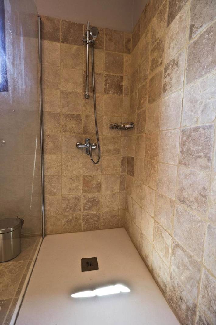 Location de vacances pour 8 personnes, avec vue ainsi que piscine et jardin à Visan - 3