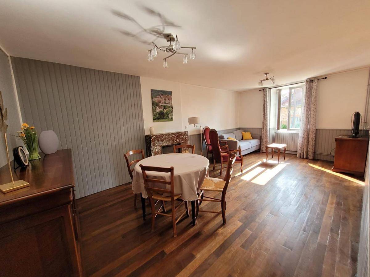 Three-Bedroom House in Ahun, Région de Guéret