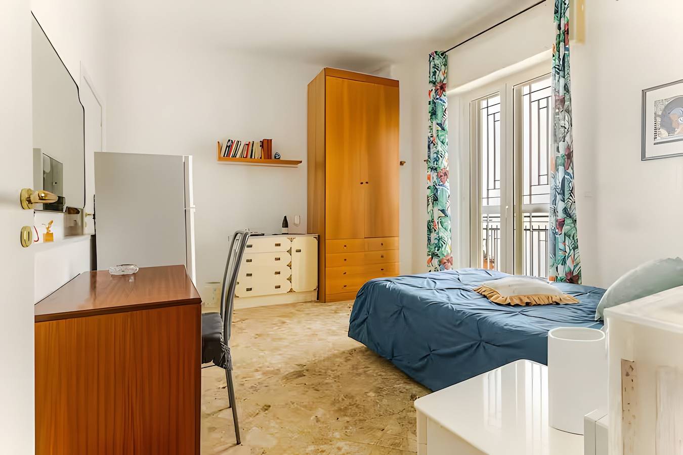 Chambre 'Art Vintage-Lit Double Français' avec Balcon, Wi-Fi et Climatisation in Noicàttaro, Province de Bari