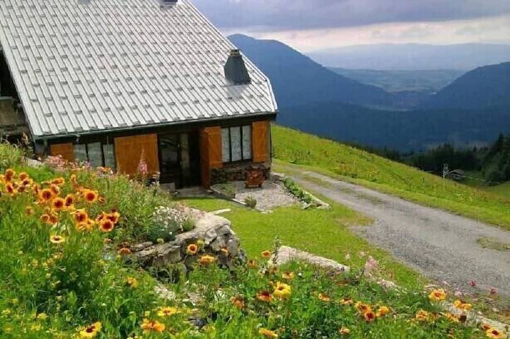 Gîte pour 18 personnes, avec terrasse ainsi que sauna et jacuzzi à Mieussy