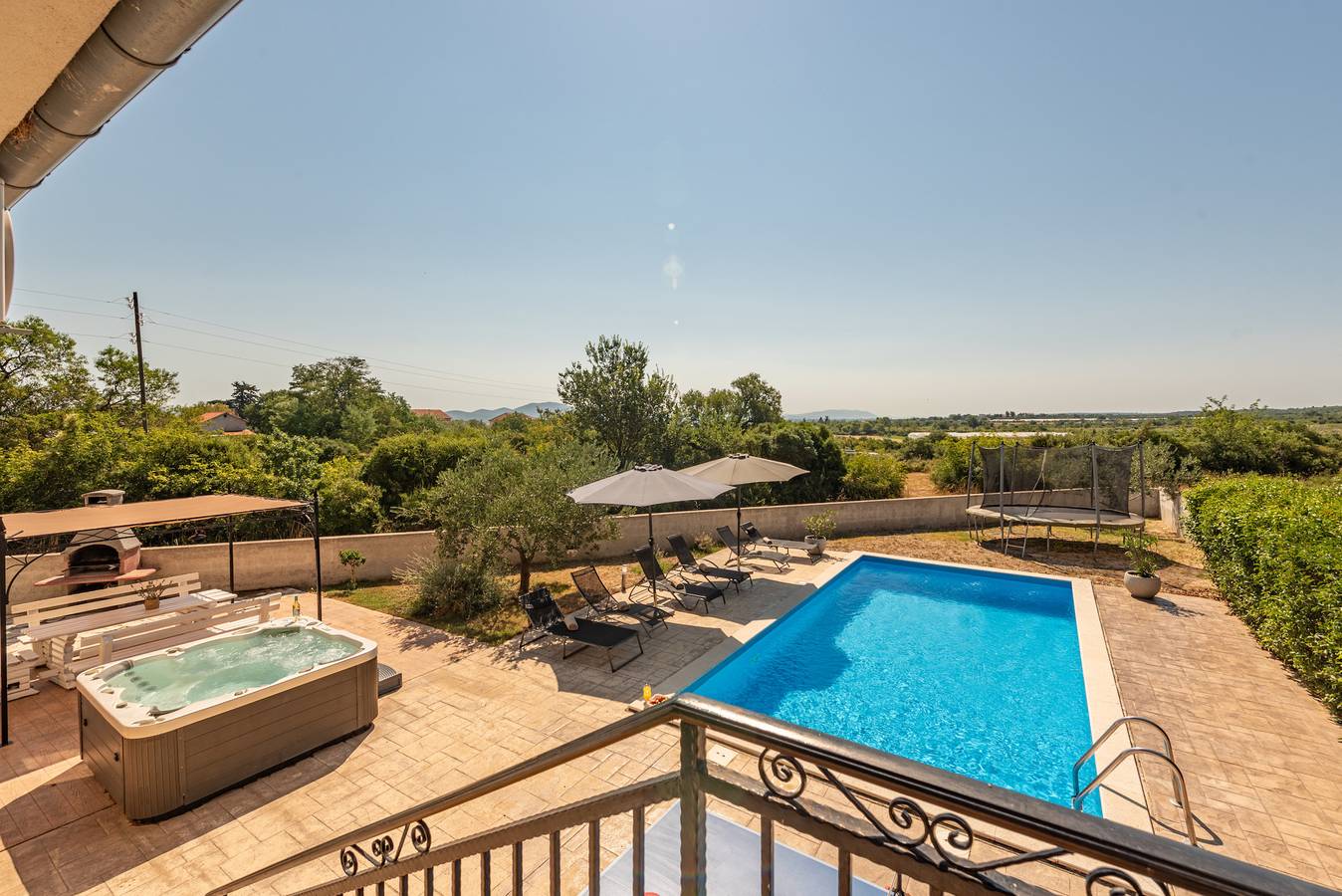 Holiday house Tina with jacuzzi and pool in Općina Sveti Filip i Jakov, Zadarska županija