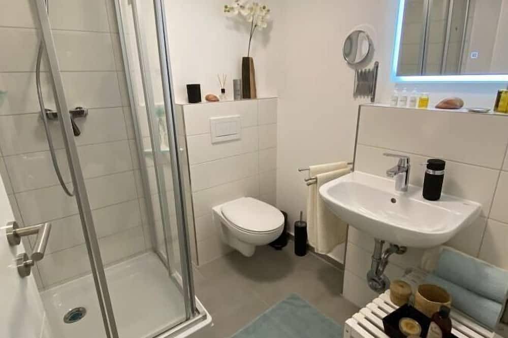 Ganze Wohnung, Komfortable Ferienwohnung mit Balkon, Sauna und Boddenblick in Lietzow, Bergen auf Rügen und Umgebung
