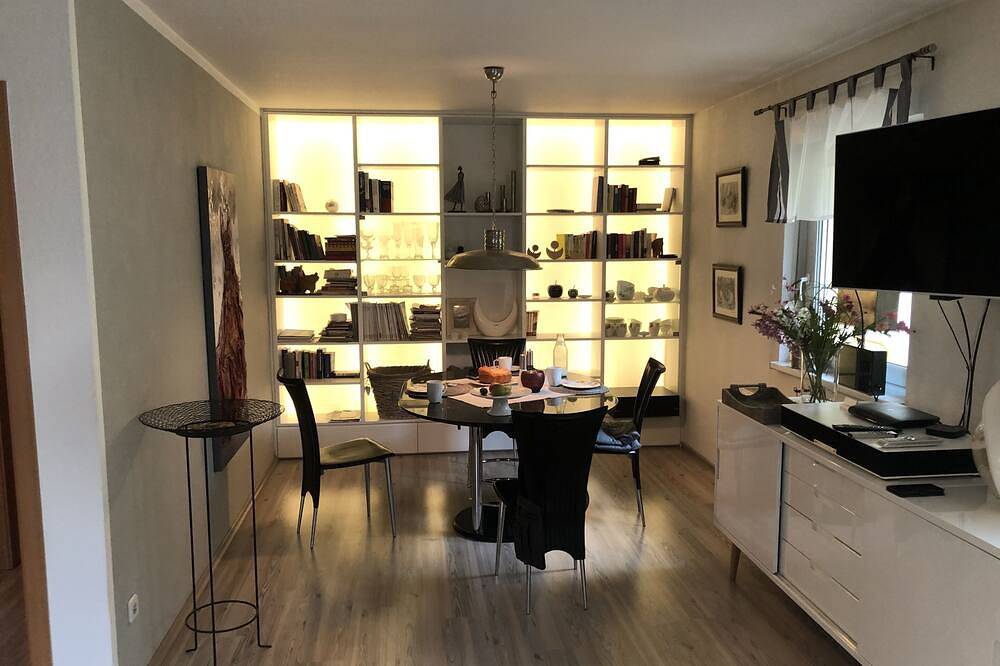 Tolles Haus mit gemütlichem Kamin und Garten im Norden von Berlin in Zepernick, Panketal
