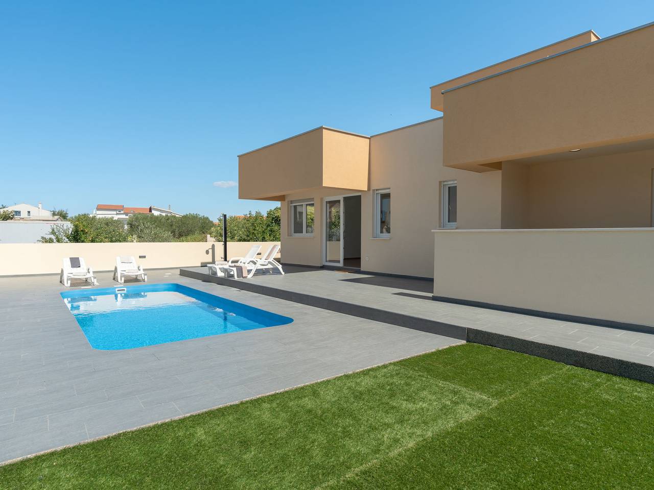 Sinjorina in Bibinje, Zadar