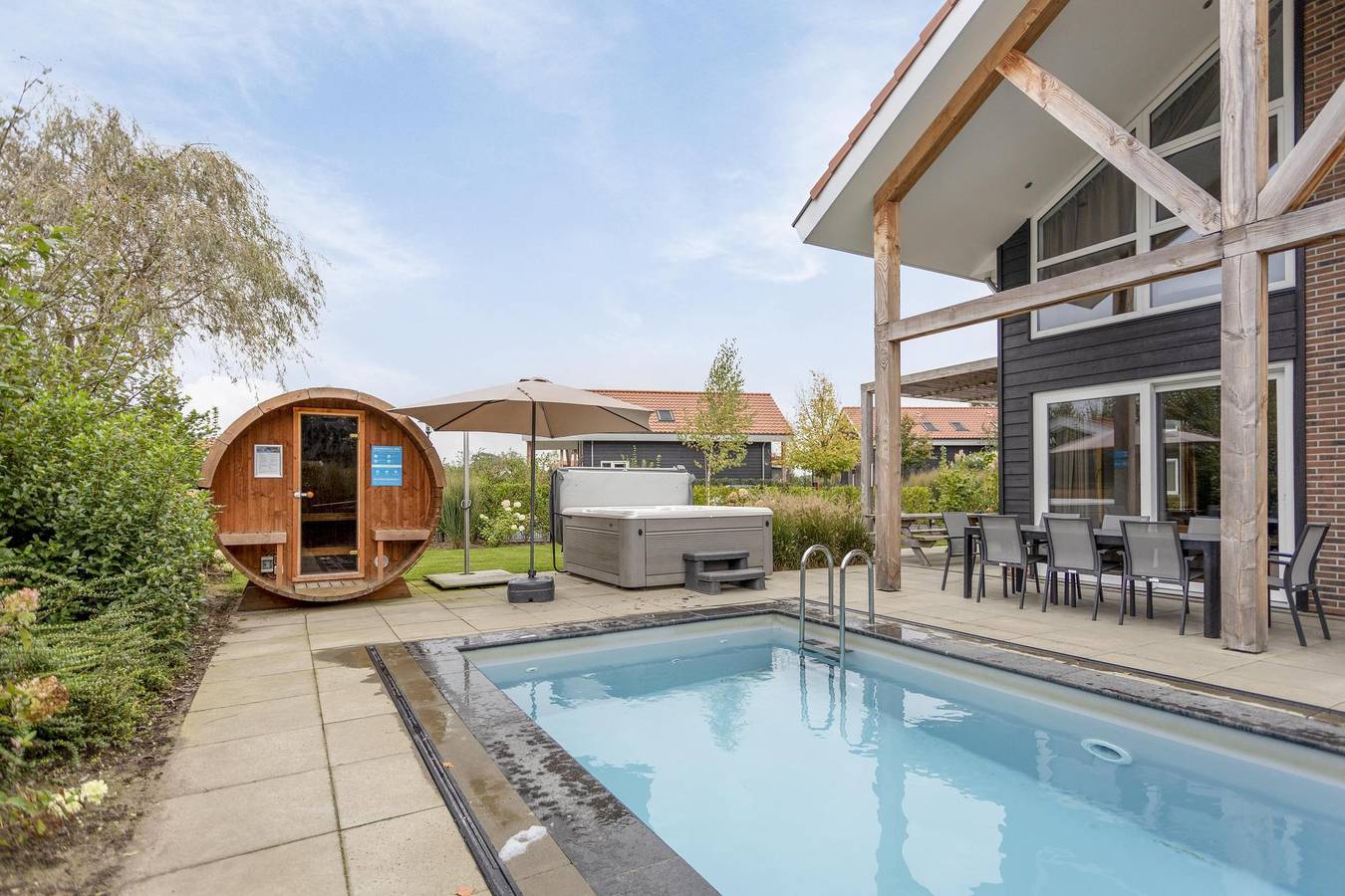 Geheel appartement, Villa 10 persons (indoor) Swimming pool and Wellness (Spa) in Lichtenvoorde, Achterhoek