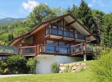 Location de vacances pour 8 personnes, avec jardin ainsi que terrasse et vue sur le lac à Saint-Jorioz