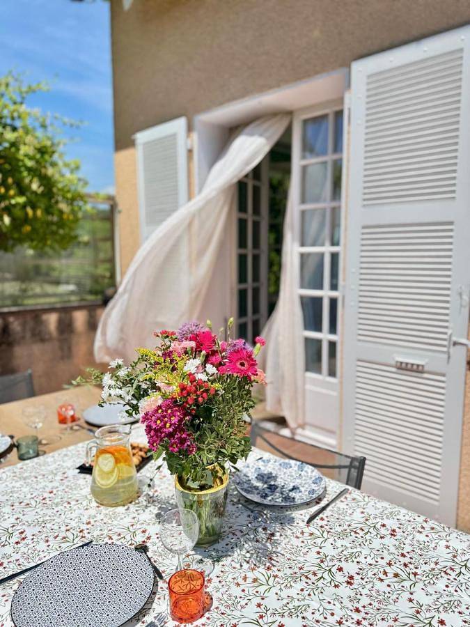 Location de vacances pour 6 personnes, avec vue ainsi que piscine et jardin à La Bastide-de-Sérou - 2