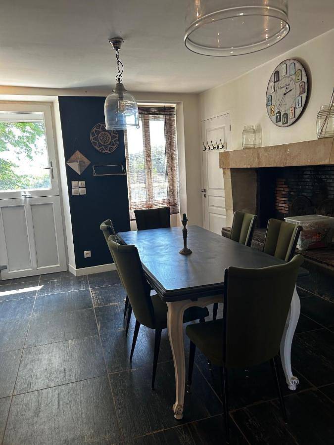 Location de vacances pour 6 personnes, avec jardin et vue, animaux acceptés à Crouzilles - 3