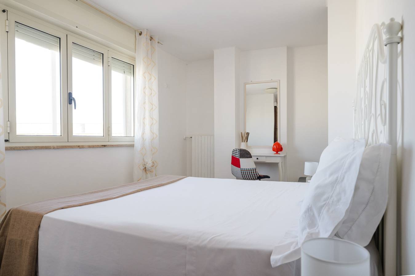 Zimmer 'Domenica' mit privater Terrasse, Wi-Fi und Klimaanlage in Carovigno, Salento