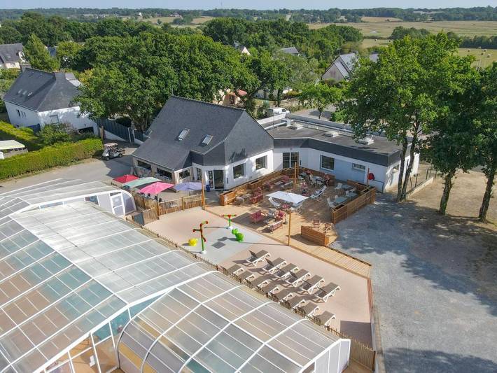 Camping pour 2 personnes, avec Terrasse ainsi que Jardin et Piscine