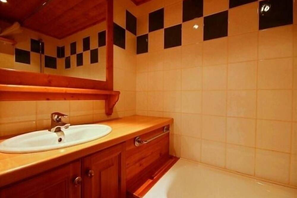 Entire apartment, Triplex for 7 with large terrace on slopes in Plagne Villages, La Plagne-Tarentaise