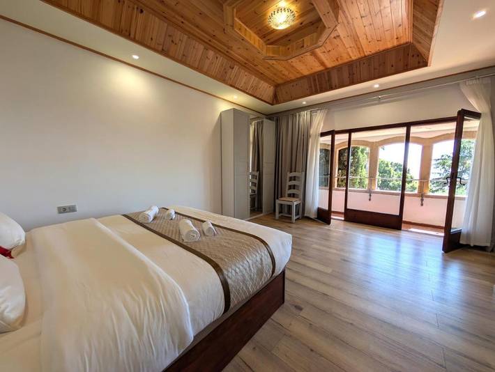 Location de vacances pour 24 personnes, avec vue ainsi que jardin et piscine à Cabrils - 4