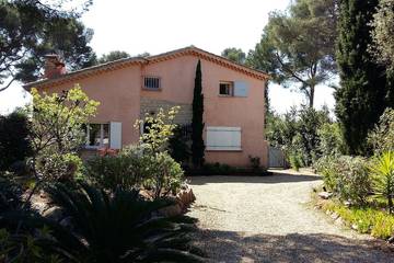 Location de vacances pour 8 personnes, avec jardin dans Plage de Portissol