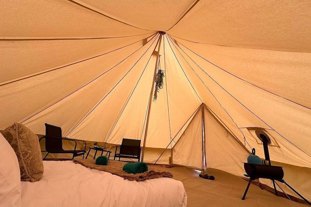 Entire apartment, Barn Owl Tent in Meadow in Buckinghamshire