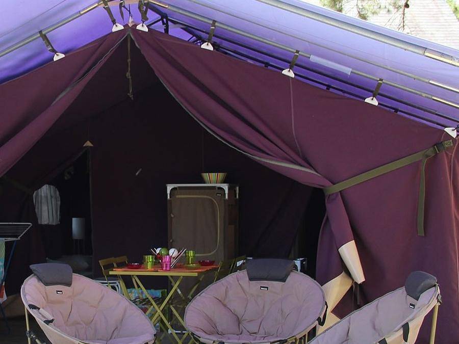 Flower Camping La Plage - Bungalow de lona 5 personas - Freeflower Standard 37m² (2 habitaciones) + terraza cubierta 13m² 5 pers in Treignac, Región de Tulle