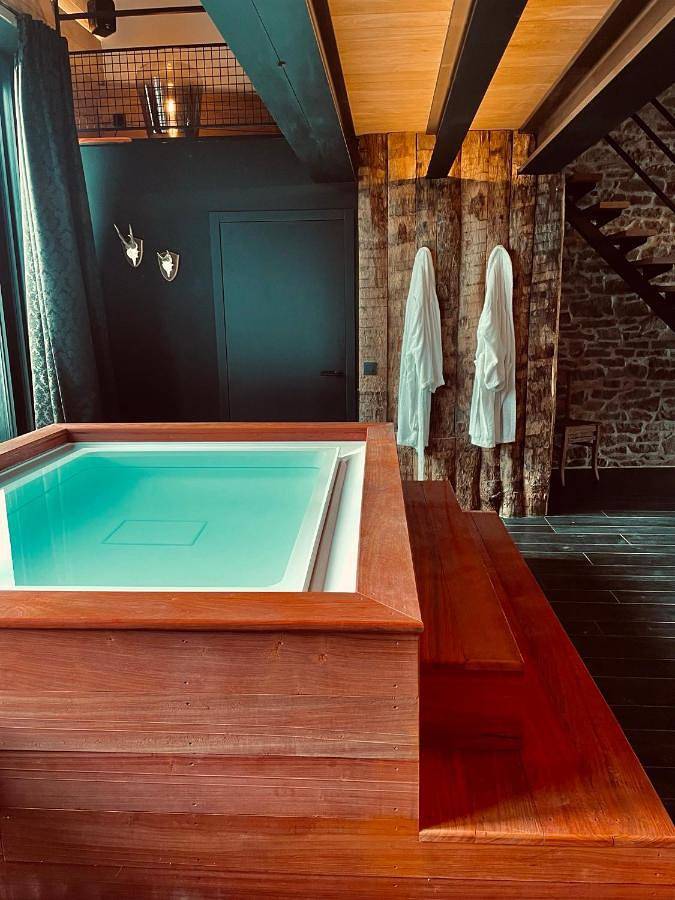 Gîte pour 6 personnes, avec jardin ainsi que jacuzzi et sauna dans Winenne