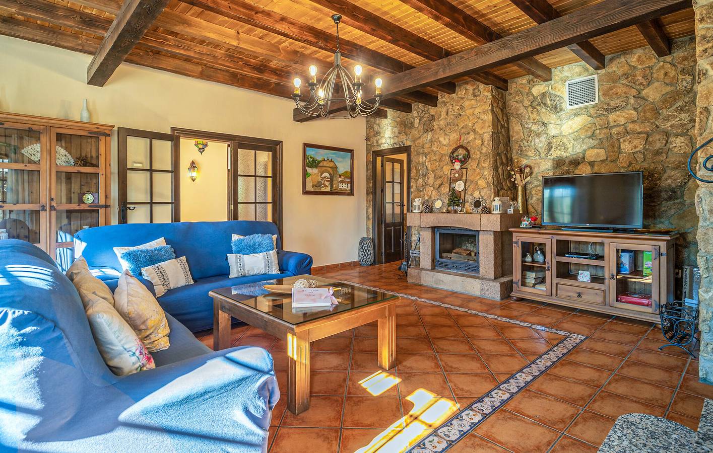 Modern Apartment with Pool, WiFi & Parking, Arriate 2km in Arriate, Málaga Province