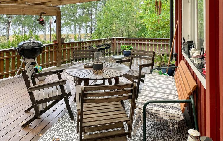 Ferienhaus für 5 Personen, mit Terrasse und Garten sowie Sauna und Seeblick in Gullspang - 2