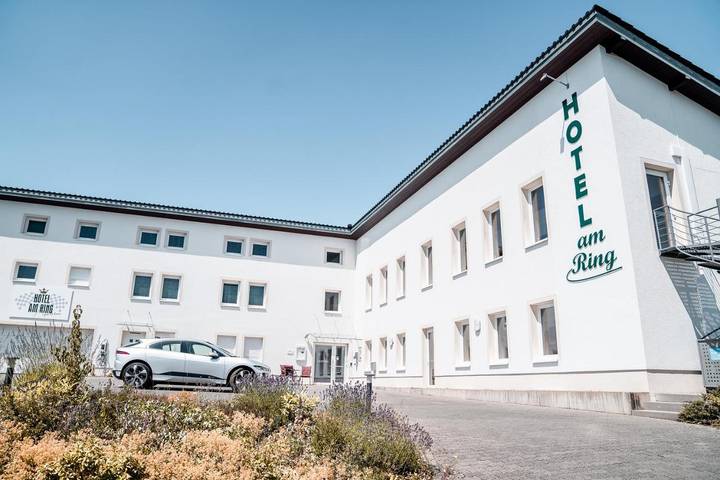 Hotel, mit Terrasse und Whirlpool sowie Garten und Ausblick in Rock am Ring - 2