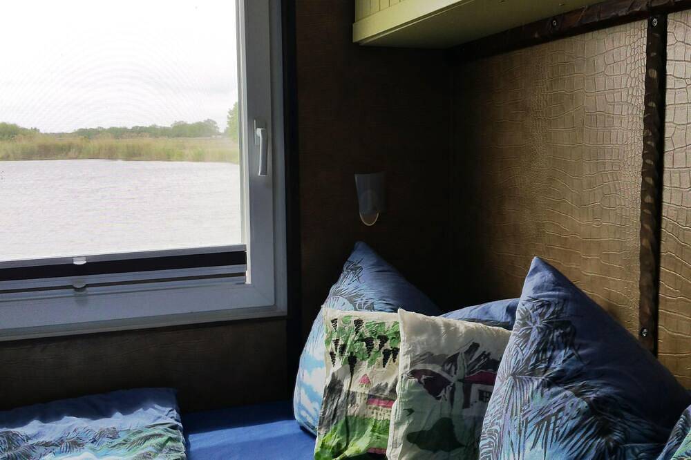 Traumhaus auf dem Wasser – Modernisiertes Hausboot 13 x 4 m in Pritzerbe, Havelsee