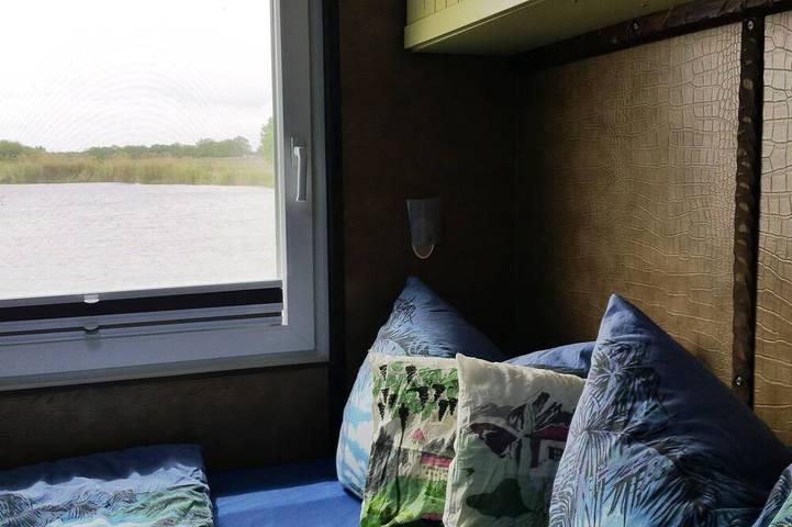 Traumhaus auf dem Wasser – Modernisiertes Hausboot 13 x 4 m in Pritzerbe, Havelsee