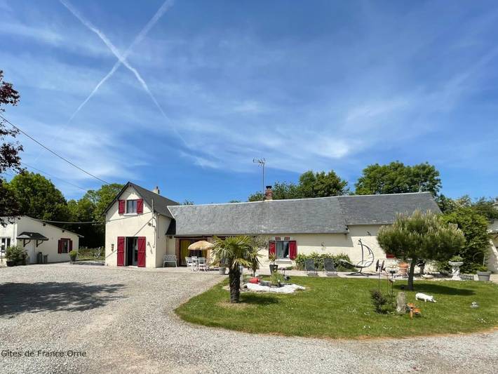 Gîte pour 10 personnes, avec jardin dans Orne