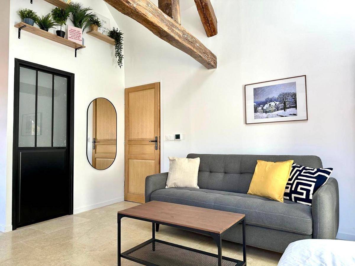 Appartement entier, One-Bedroom Apartment in Marly-le-Roi, Yvelines