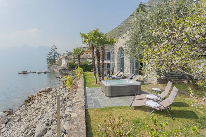 Ferienhaus für 6 Personen, mit Whirlpool und Terrasse sowie Garten und Seeblick in Sala Comacina