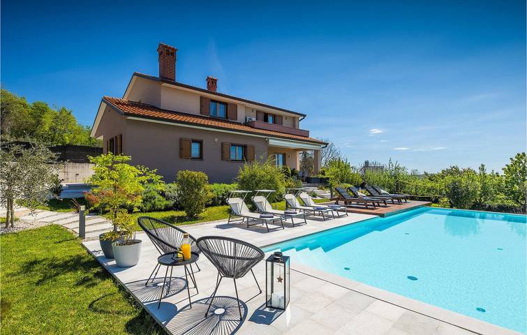 Gemütliche 2-Zimmer-Wohnung mit Pool, WLAN und Parkplatz in der Nähe von Restaurants in Brajkovići, Pazin