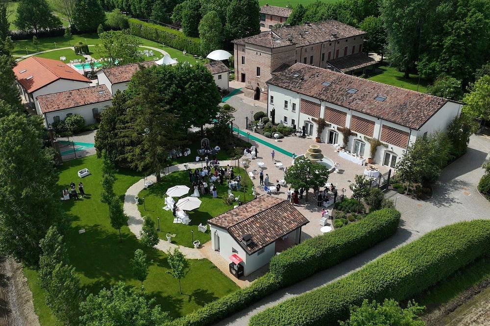 Villa a San Giacomo Roncole con 12 camere da letto e 28 posti letto in Mirandola, Provincia di Modena
