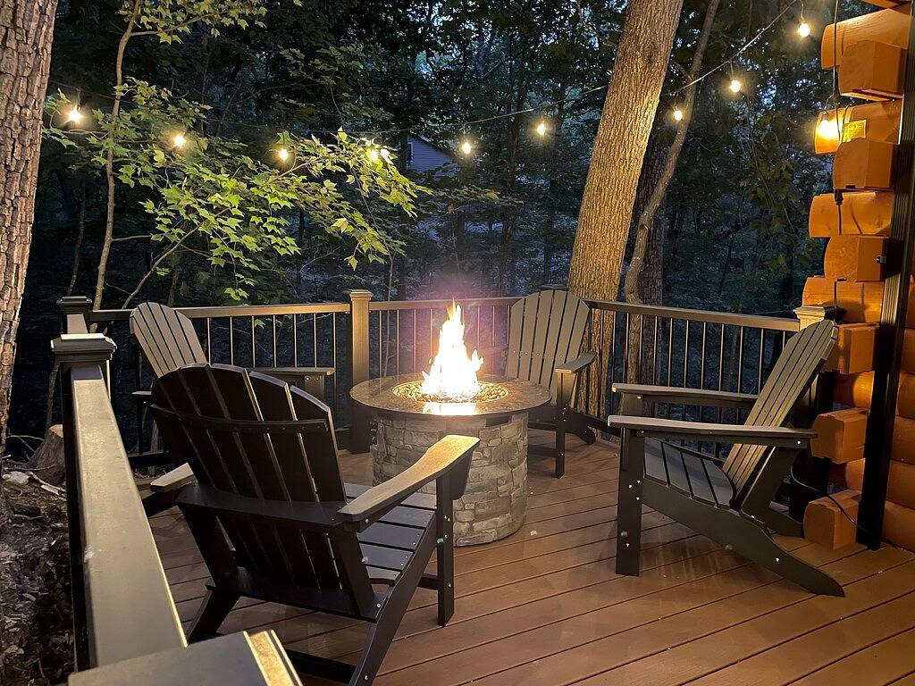Cub Cabin on Massanutten Resort- Fully Renovated Log Cabin- Hot Tub & Fire Pit in Massanutten, Blue Ridge Mountains