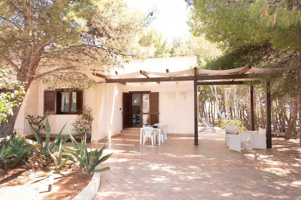 Villa Calamancina with a side sea view in San Vito Lo Capo, Provincia di Trapani