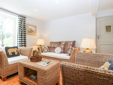 Log Cabin for 6 People in Hordle, New Forest National Park, Photo 3