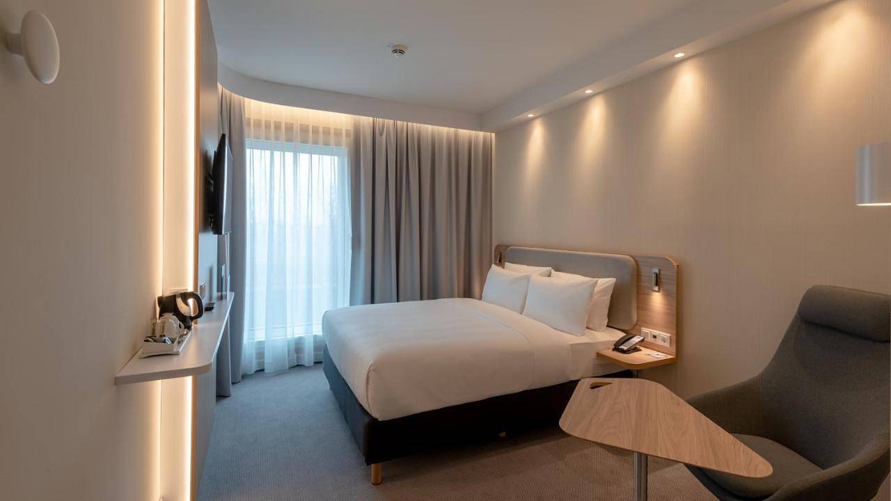 Standard Queen Room with Sofa Bed - Disability Accessible in München Schwabing, München