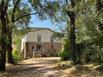 Gîte pour 13 personnes, avec vue et jardin, animaux acceptés à Dio-et-Valquières