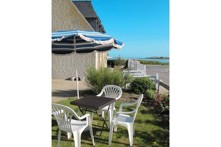 Location de vacances pour 3 personnes, avec jardin à Plounévez-Lochrist