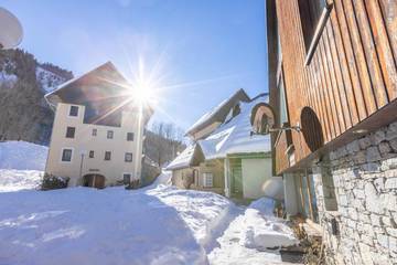 Location de vacances pour 6 personnes, avec vue ainsi que balcon et jardin à Saint-Colomban-des-Villards
