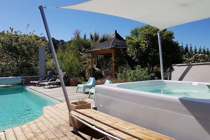 Location de vacances pour 6 personnes, avec Jacuzzi ainsi que Terrasse et Jardin à Nages-et-Solorgues