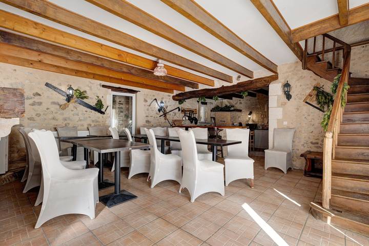 Landhaus 'Seul Au Monde' mit privatem Pool, Terrasse und Garten in Guizengeard, Charente