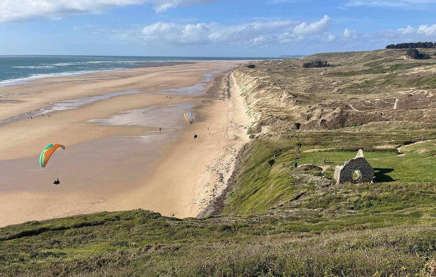 Acogedor apartamento a 1,5 km de la playa: 2 dormitorios, jardín y wifi in Barneville-Carteret, Côte de la Déroute