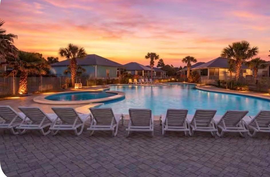 White Sands Beach House Sleeps 10 with Pool in Gulf Highlands (Alabama), Fort Morgan