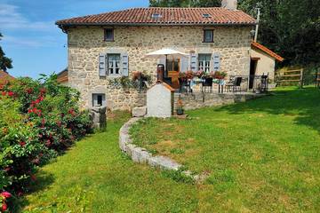 Gîte pour 8 personnes, avec jardin à Omps