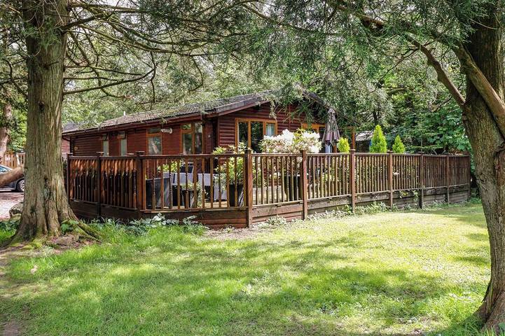 Holiday rental for 6 people, with garden and hot tub as well as pool in White Cross Bay