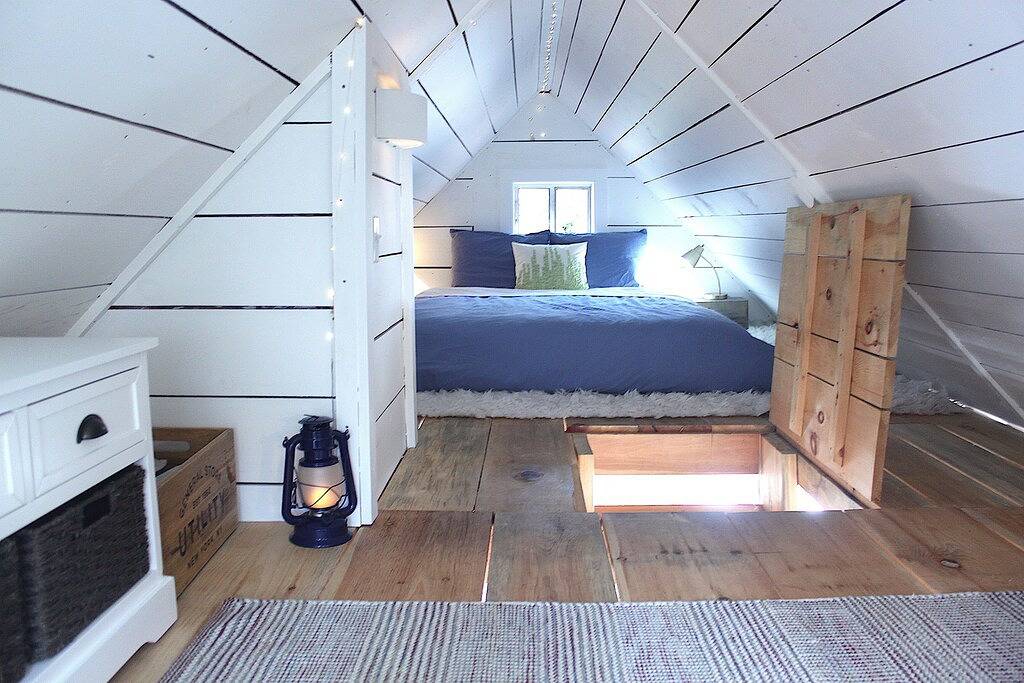 The Cozy Cabin: A cheerful getaway in the scenic Almaguin Highlands. in Algonquin Provincial Park