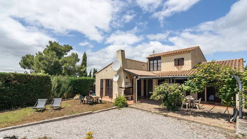 Ferienhaus für 9 Personen, mit Pool und Garten, mit Haustier