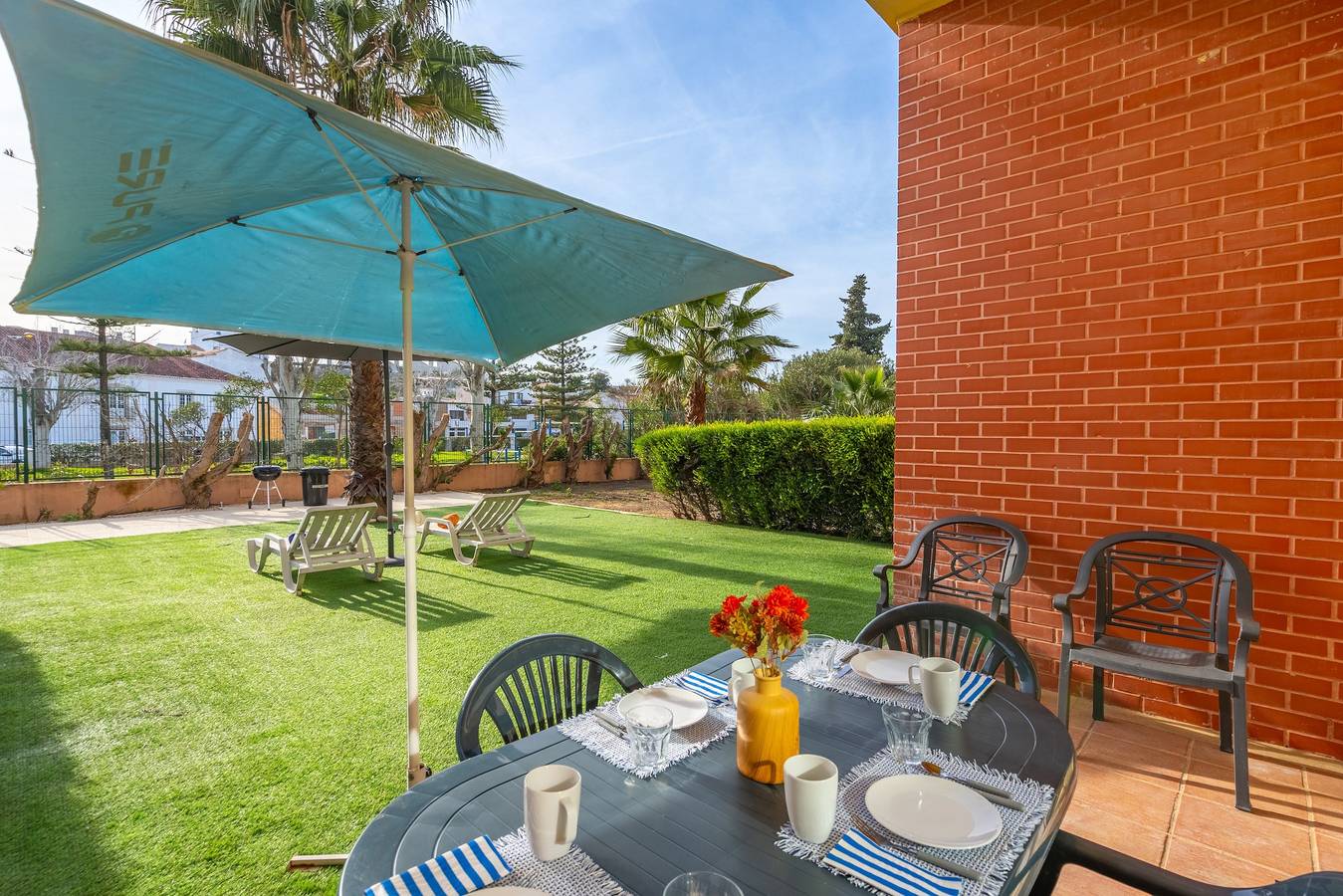 Apartamento entero, Apartamento 'Casa Soeiro' con piscina compartida, Wi-Fi y aire acondicionado in Estômbar, Estômbar e Parchal