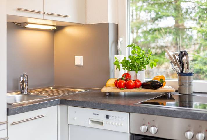 Das kleine Haus - ein süßes kleines Haus mit Garten, herrlichem Landschaftsblick in Nebel auf Amrum - WLAN, Gartenmöbel, für Familie - 5 Betten, private Terrasse, am Wald und in Strandnähe, Parkplatz, TV, 2 Ebenen in Nordfriesische Inseln (Schleswig-Holstein) (Schleswig-Holstein), Nebel