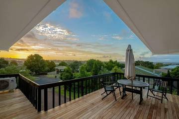 Location de vacances pour 4 personnes, avec vue et jardin, animaux acceptés dans Orewa