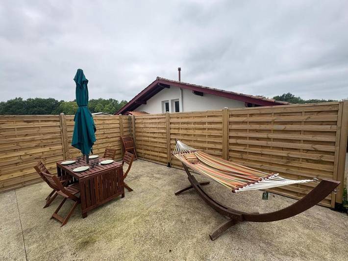 Gîte pour 7 personnes, avec terrasse et vue à Urcuit